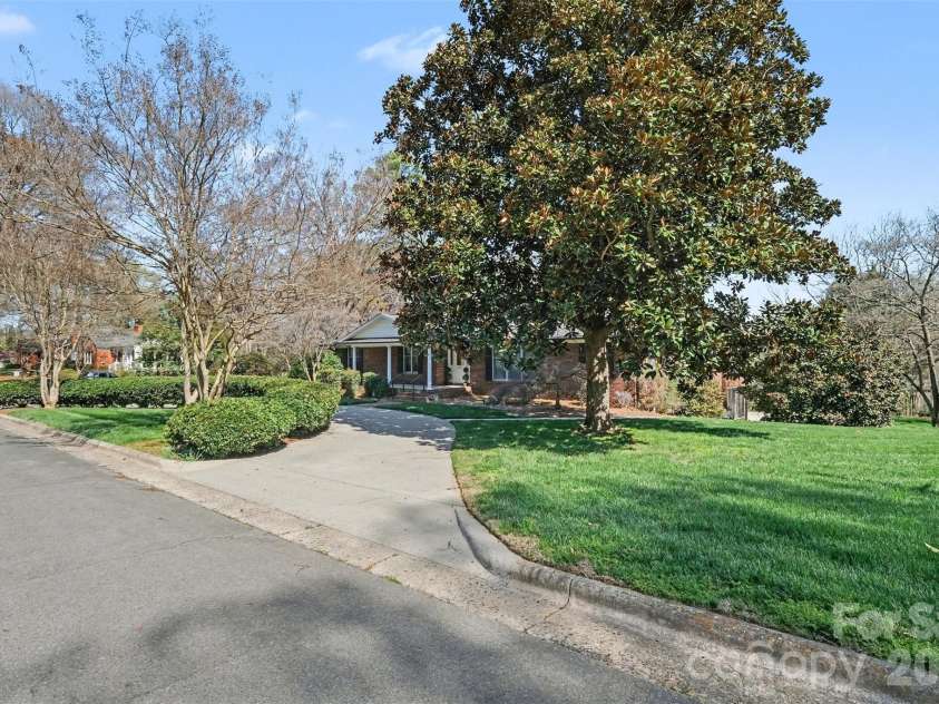746 Grandview Drive, Concord, NC 28025.  MLS# CAR4357995, YatesRealty ID 5093. 