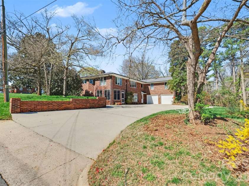 746 Grandview Drive, Concord, NC 28025.  MLS# CAR4357995, YatesRealty ID 5093. 