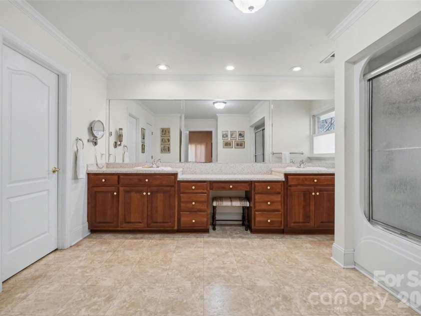 746 Grandview Drive, Concord, NC 28025.  MLS# CAR4357995, YatesRealty ID 5093. 