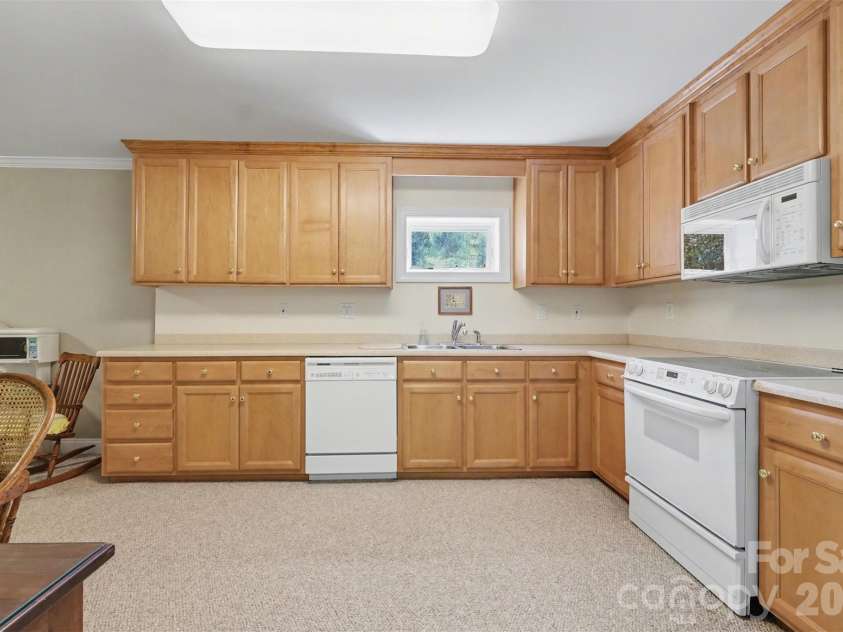 746 Grandview Drive, Concord, NC 28025.  MLS# CAR4357995, YatesRealty ID 5093. 