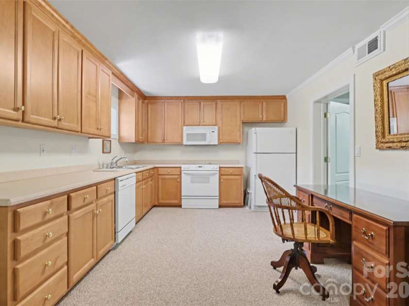 746 Grandview Drive, Concord, NC 28025.  MLS# CAR4357995, YatesRealty ID 5093. 