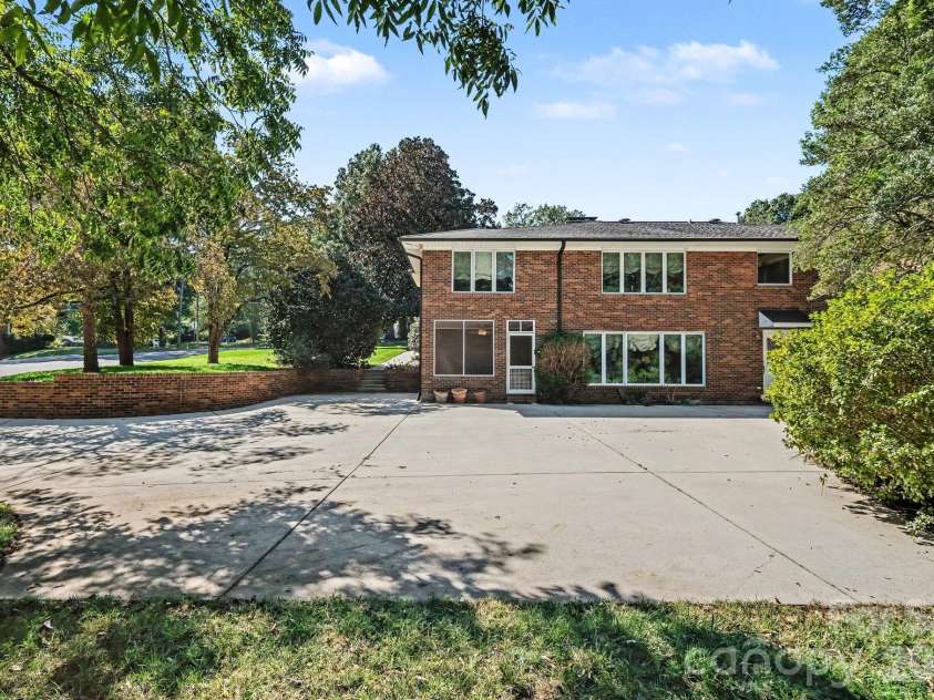 746 Grandview Drive, Concord, NC 28025.  MLS# CAR4434570, YatesRealty ID 5093. 