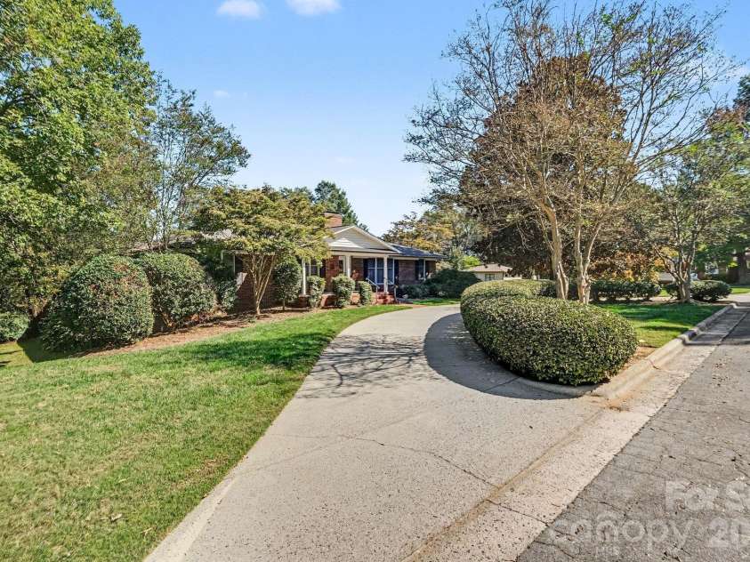 746 Grandview Drive, Concord, NC 28025.  MLS# CAR4434570, YatesRealty ID 5093. 