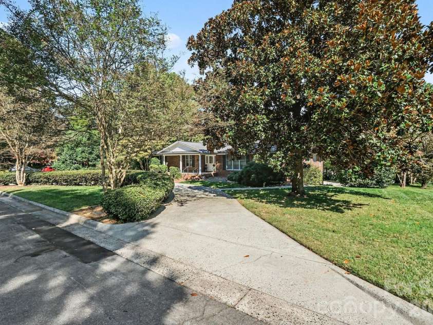746 Grandview Drive, Concord, NC 28025.  MLS# CAR4434570, YatesRealty ID 5093. 