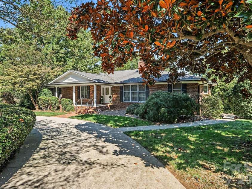 746 Grandview Drive, Concord, NC 28025.  MLS# CAR4434570, YatesRealty ID 5093. Multi-car crescent front driveway for easy main level access
