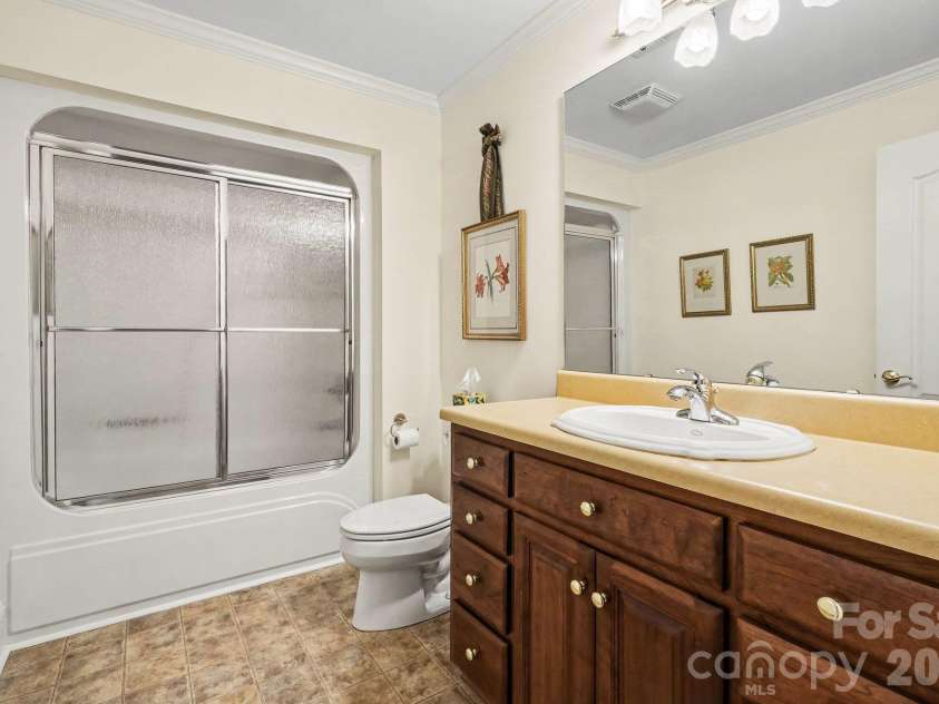 746 Grandview Drive, Concord, NC 28025.  MLS# CAR4434570, YatesRealty ID 5093. Private en-suite for the main level guest/second primary bedroom