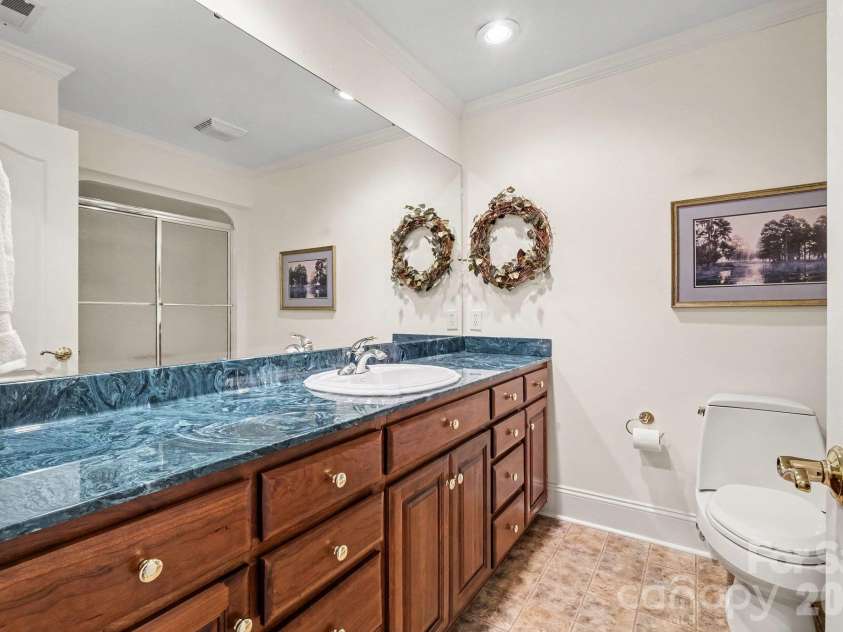 746 Grandview Drive, Concord, NC 28025.  MLS# CAR4434570, YatesRealty ID 5093. Spacious main level full bath for your guests