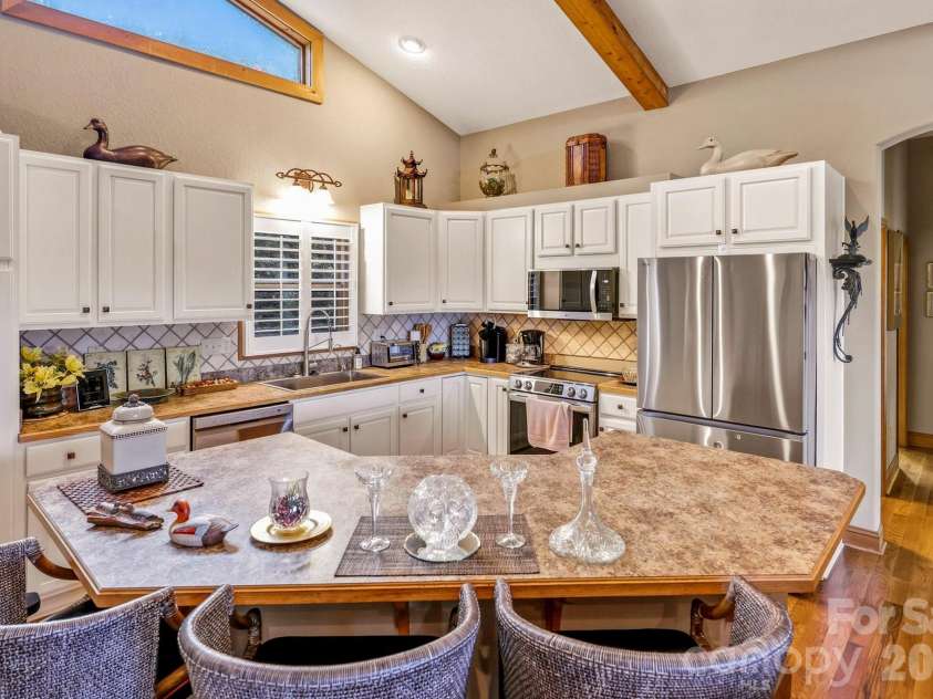 190 Tanglewood Trail, Lake Lure, NC 28746.  MLS# CAR4424886, YatesRealty ID 50932. 
