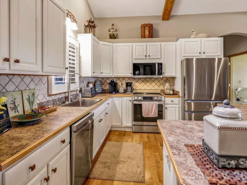 190 Tanglewood Trail, Lake Lure, NC 28746.  MLS# CAR4424886, YatesRealty ID 50932. 