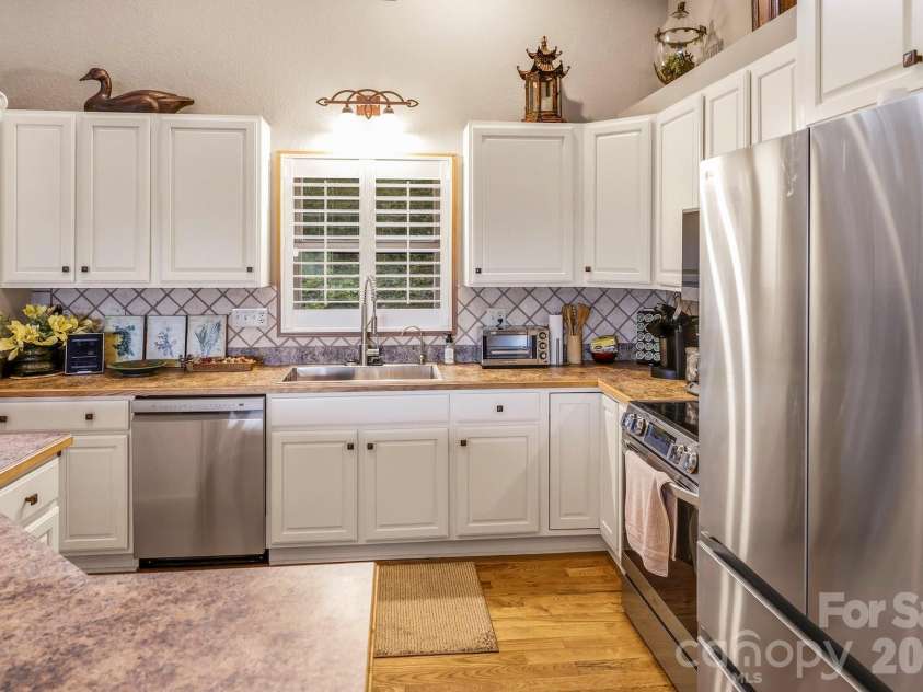 190 Tanglewood Trail, Lake Lure, NC 28746.  MLS# CAR4424886, YatesRealty ID 50932. 