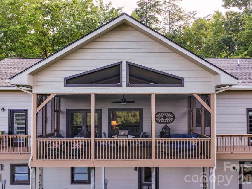 190 Tanglewood Trail, Lake Lure, NC 28746.  MLS# CAR4424886, YatesRealty ID 50932. 