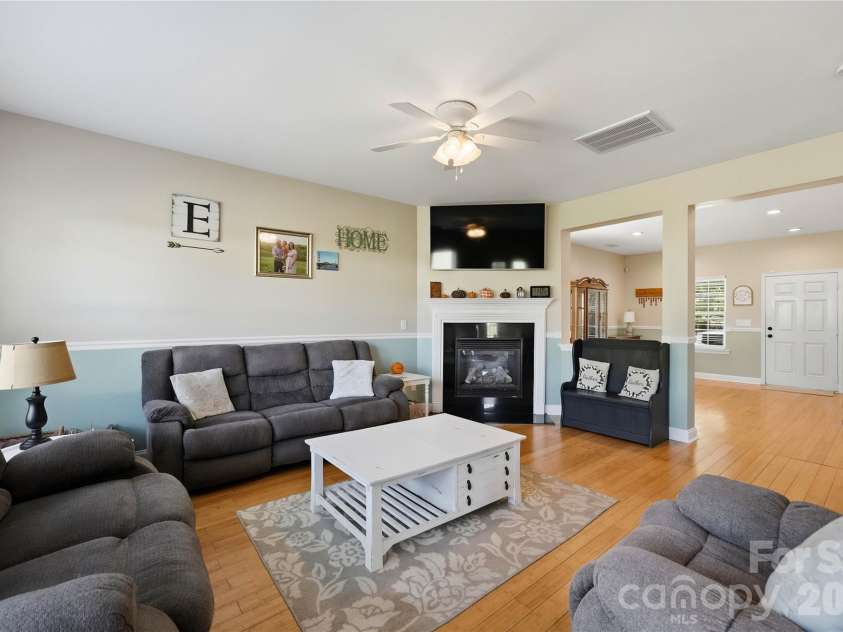 167 Ranlo Avenue, Gastonia, NC 28054.  MLS# CAR4424883, YatesRealty ID 50933. 