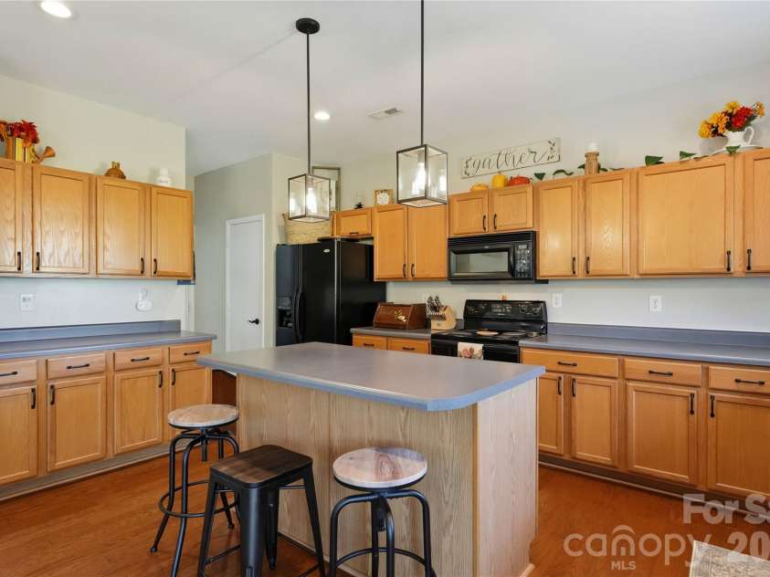 167 Ranlo Avenue, Gastonia, NC 28054.  MLS# CAR4424883, YatesRealty ID 50933. 
