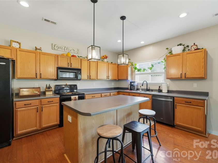 167 Ranlo Avenue, Gastonia, NC 28054.  MLS# CAR4424883, YatesRealty ID 50933. 