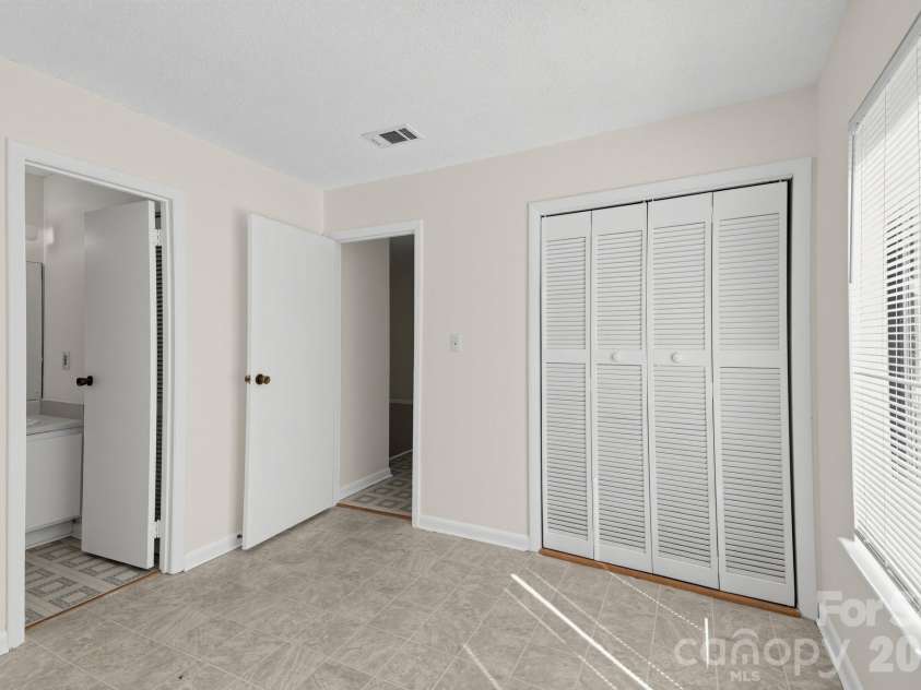 405 Harbison Boulevard, Columbia, SC 29212.  MLS# CAR4423817, YatesRealty ID 50934. 
