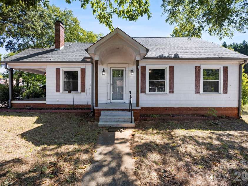 309 Main Avenue, Newton, NC 28658.  MLS# CAR4424348, YatesRealty ID 50936. 