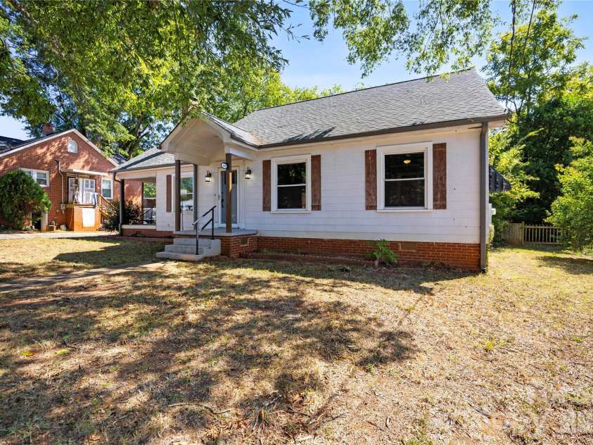 309 Main Avenue, Newton, NC 28658.  MLS# CAR4424348, YatesRealty ID 50936. 