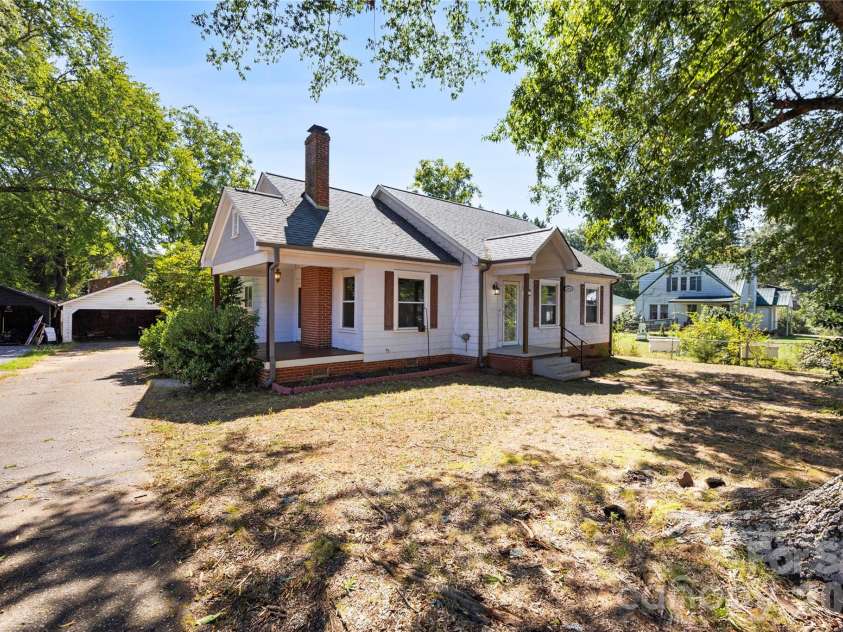 309 Main Avenue, Newton, NC 28658.  MLS# CAR4424348, YatesRealty ID 50936. 