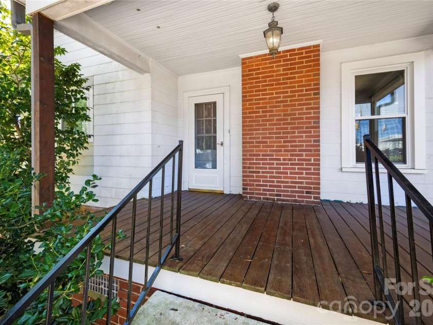 309 Main Avenue, Newton, NC 28658.  MLS# CAR4424348, YatesRealty ID 50936. 