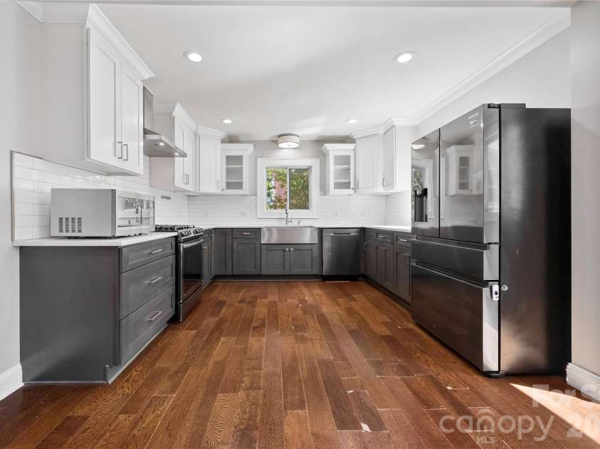 309 Main Avenue, Newton, NC 28658.  MLS# CAR4424348, YatesRealty ID 50936. 