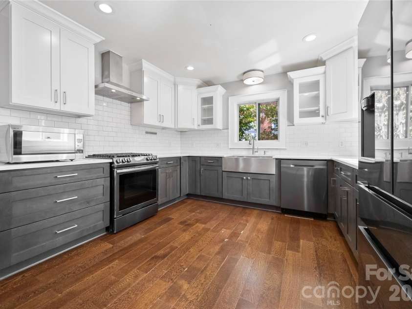 309 Main Avenue, Newton, NC 28658.  MLS# CAR4424348, YatesRealty ID 50936. 