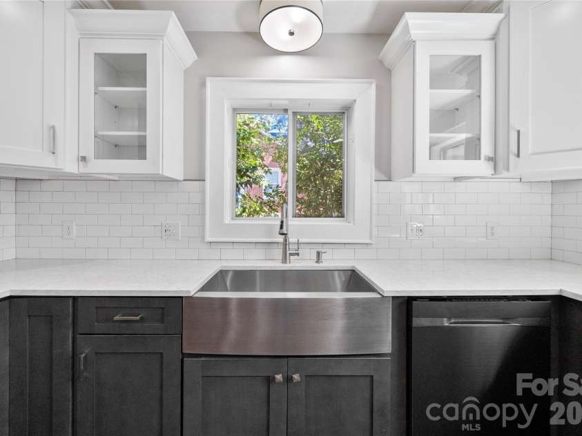 309 Main Avenue, Newton, NC 28658.  MLS# CAR4424348, YatesRealty ID 50936. 