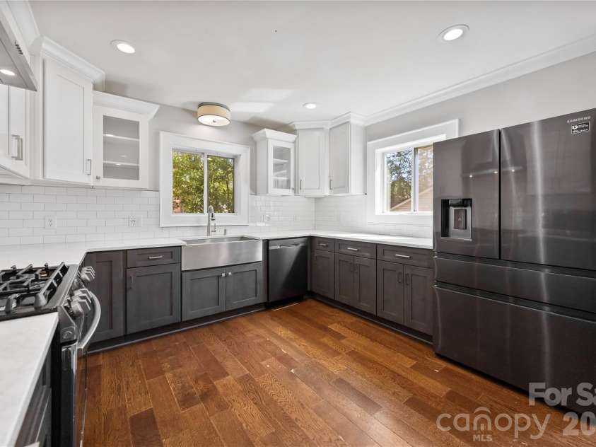 309 Main Avenue, Newton, NC 28658.  MLS# CAR4424348, YatesRealty ID 50936. 