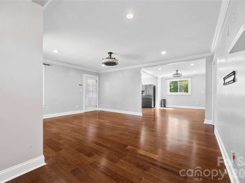 309 Main Avenue, Newton, NC 28658.  MLS# CAR4424348, YatesRealty ID 50936. 