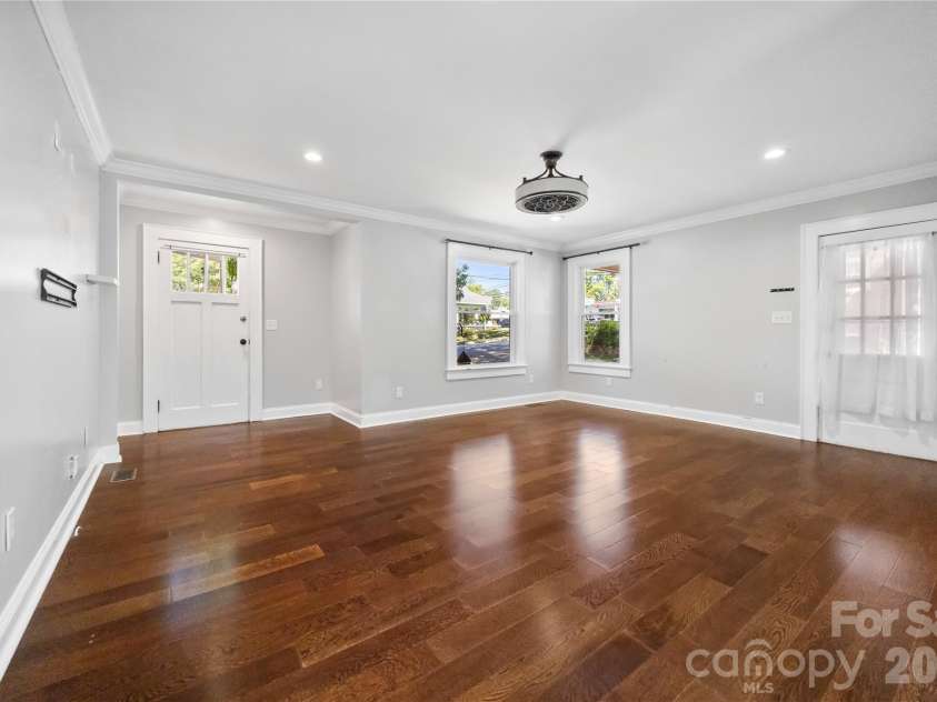 309 Main Avenue, Newton, NC 28658.  MLS# CAR4424348, YatesRealty ID 50936. 
