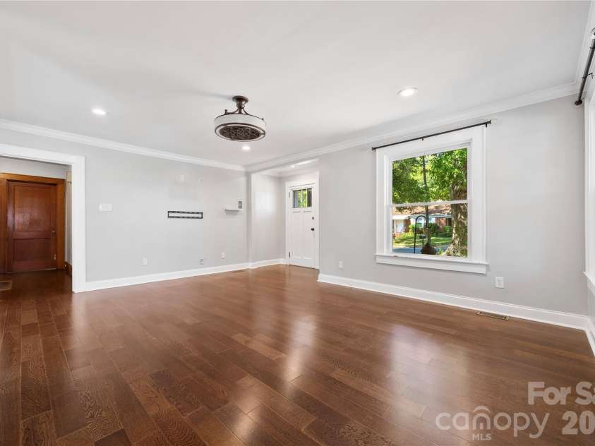 309 Main Avenue, Newton, NC 28658.  MLS# CAR4424348, YatesRealty ID 50936. 