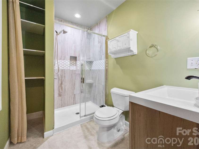 309 Main Avenue, Newton, NC 28658.  MLS# CAR4424348, YatesRealty ID 50936. 