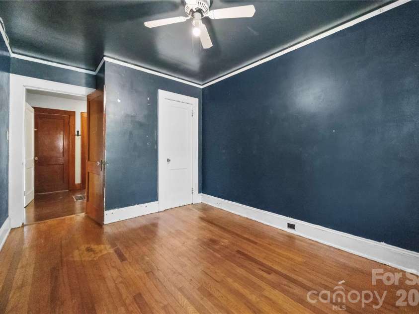 309 Main Avenue, Newton, NC 28658.  MLS# CAR4424348, YatesRealty ID 50936. 
