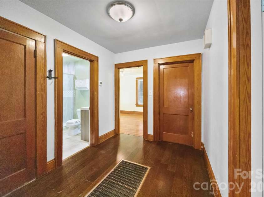 309 Main Avenue, Newton, NC 28658.  MLS# CAR4424348, YatesRealty ID 50936. 