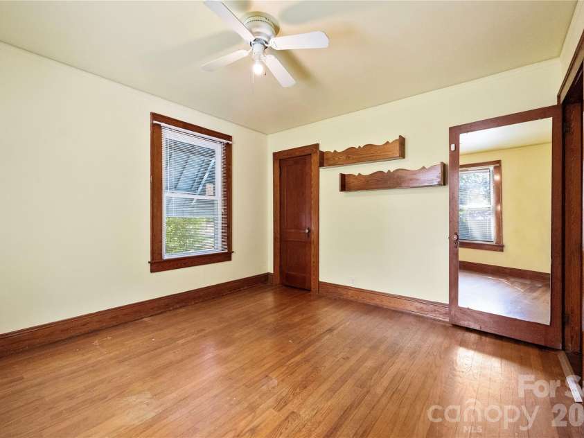 309 Main Avenue, Newton, NC 28658.  MLS# CAR4424348, YatesRealty ID 50936. 