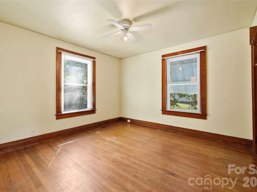 309 Main Avenue, Newton, NC 28658.  MLS# CAR4424348, YatesRealty ID 50936. 