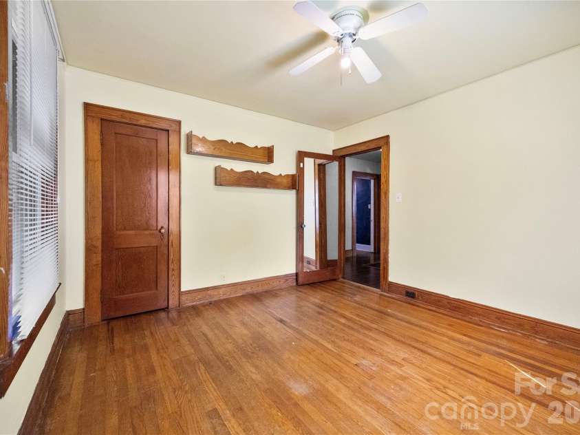 309 Main Avenue, Newton, NC 28658.  MLS# CAR4424348, YatesRealty ID 50936. 
