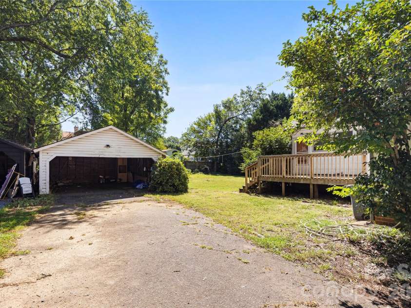 309 Main Avenue, Newton, NC 28658.  MLS# CAR4424348, YatesRealty ID 50936. 