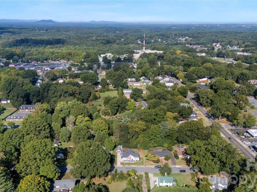 309 Main Avenue, Newton, NC 28658.  MLS# CAR4424348, YatesRealty ID 50936. 