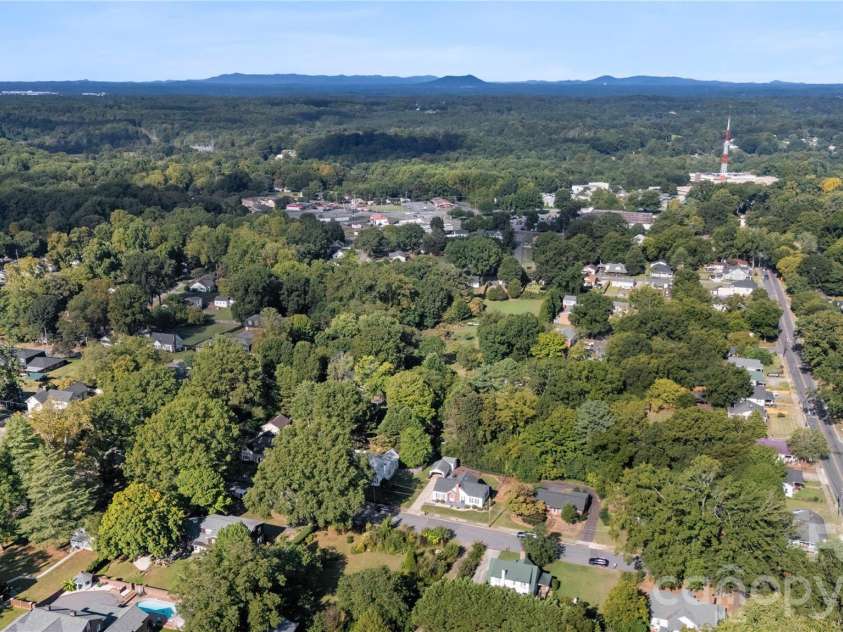 309 Main Avenue, Newton, NC 28658.  MLS# CAR4424348, YatesRealty ID 50936. 