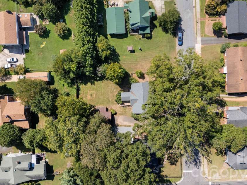 309 Main Avenue, Newton, NC 28658.  MLS# CAR4424348, YatesRealty ID 50936. 