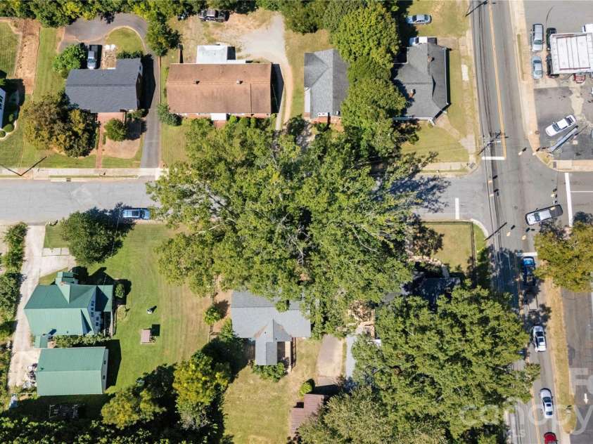309 Main Avenue, Newton, NC 28658.  MLS# CAR4424348, YatesRealty ID 50936. 