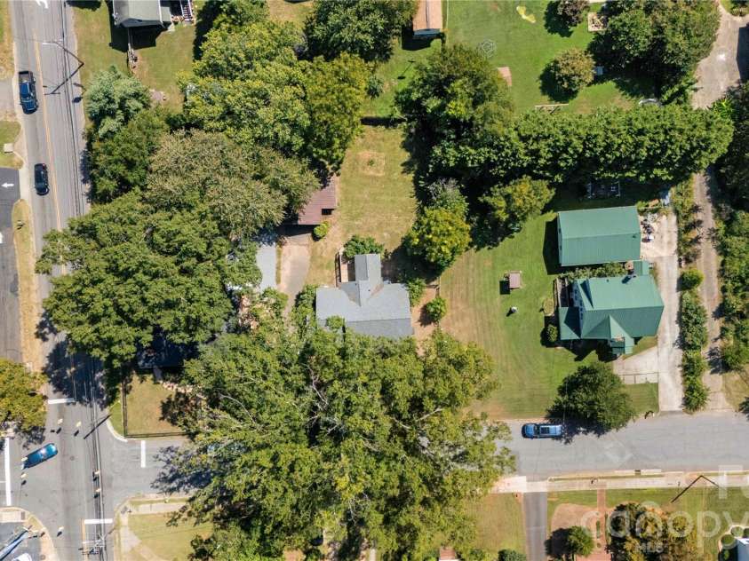 309 Main Avenue, Newton, NC 28658.  MLS# CAR4424348, YatesRealty ID 50936. 