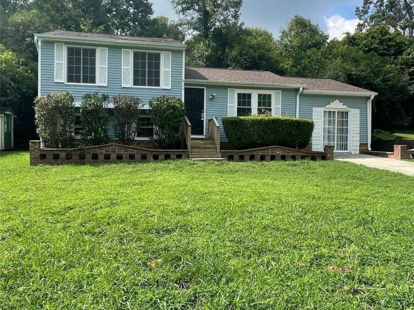 6713 Rocklake Drive, Charlotte, NC 28214.  MLS# CAR4424944, YatesRealty ID 50937. 