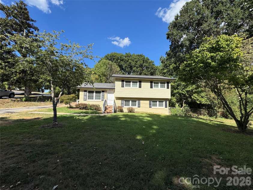 8509 Idlewild Road, Charlotte, NC 28227.  MLS# CAR4414724, YatesRealty ID 50938. 