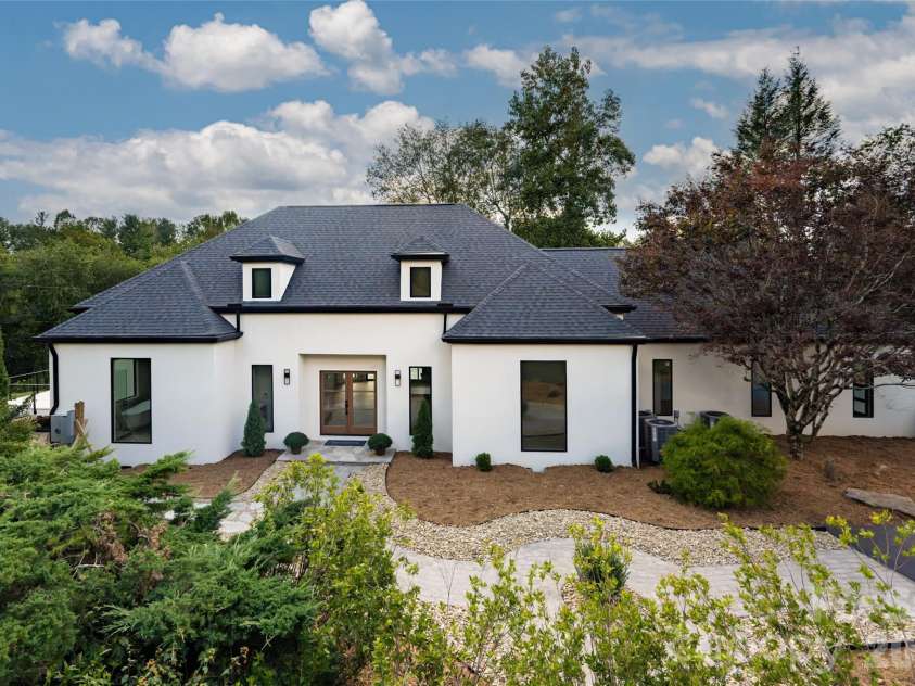 5 Meadow Ridge Drive, Asheville, NC 28804.  MLS# CAR4423846, YatesRealty ID 50939. 