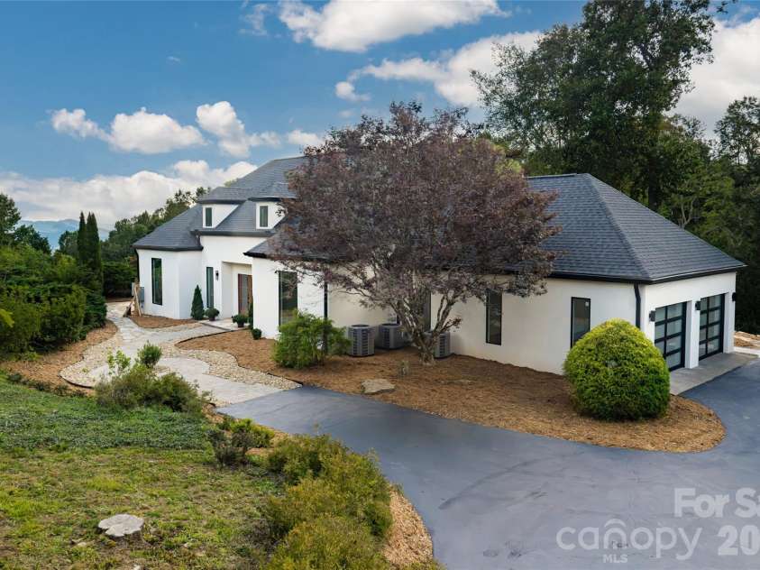 5 Meadow Ridge Drive, Asheville, NC 28804.  MLS# CAR4423846, YatesRealty ID 50939. 