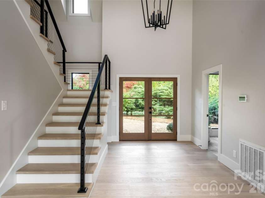 5 Meadow Ridge Drive, Asheville, NC 28804.  MLS# CAR4423846, YatesRealty ID 50939. 