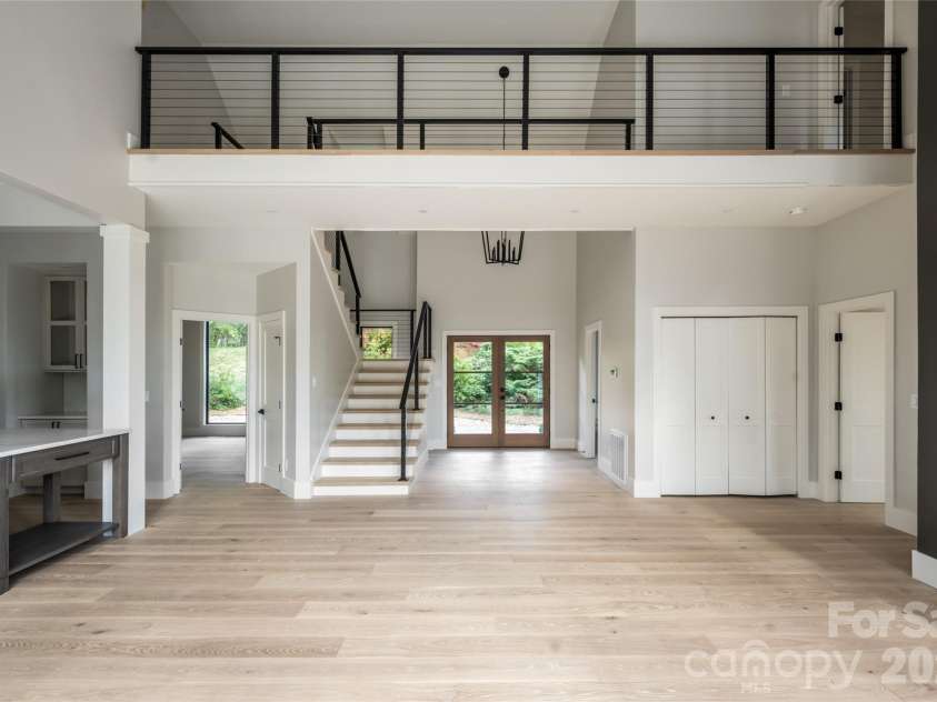 5 Meadow Ridge Drive, Asheville, NC 28804.  MLS# CAR4423846, YatesRealty ID 50939. 