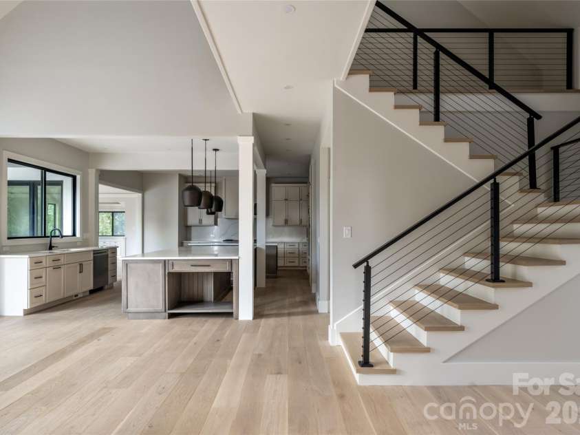 5 Meadow Ridge Drive, Asheville, NC 28804.  MLS# CAR4423846, YatesRealty ID 50939. 
