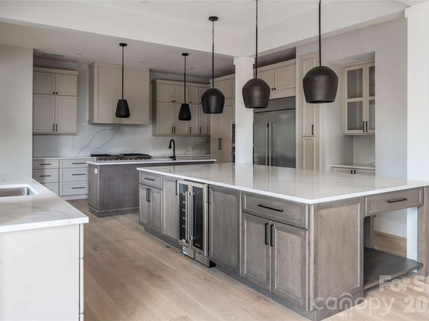 5 Meadow Ridge Drive, Asheville, NC 28804.  MLS# CAR4423846, YatesRealty ID 50939. 
